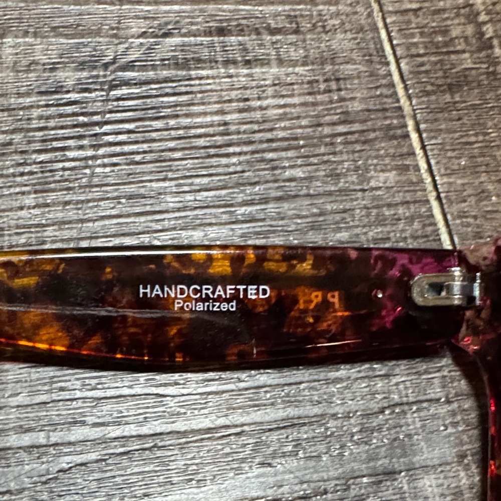 Chic Tortoiseshell Sunglasses - image 4